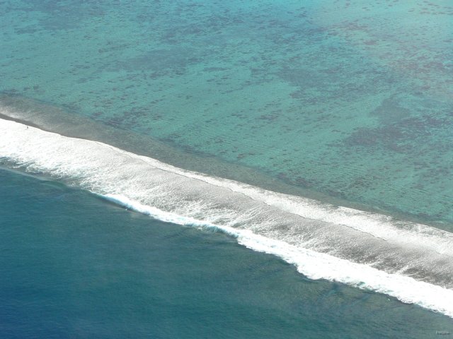 64- L'ocean brise sur le platier 